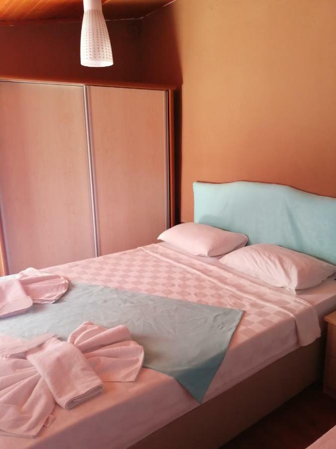 Alacati Sakiz Ev Hotel ภายนอก รูปภาพ